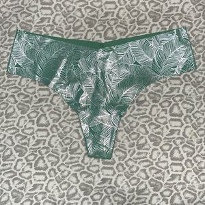 🌺 Victoria Secret thong underwear 🌺
